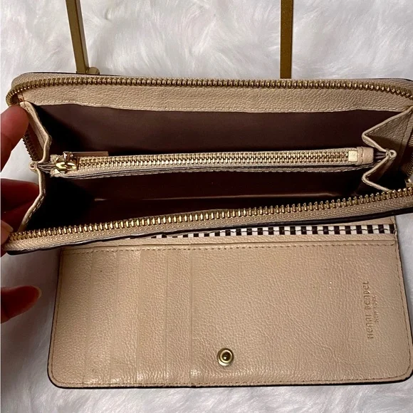 Henri Bendel Cream Leather Zip Around Wallet - Picture 11 of 13